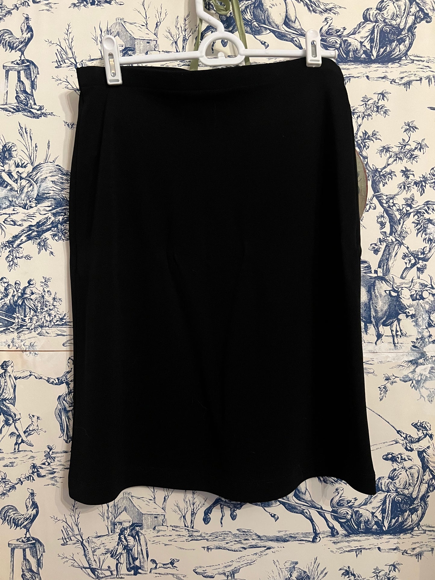 GAP Black Mini Skirt | Classic Chic | Pre-Loved Essential | Size S