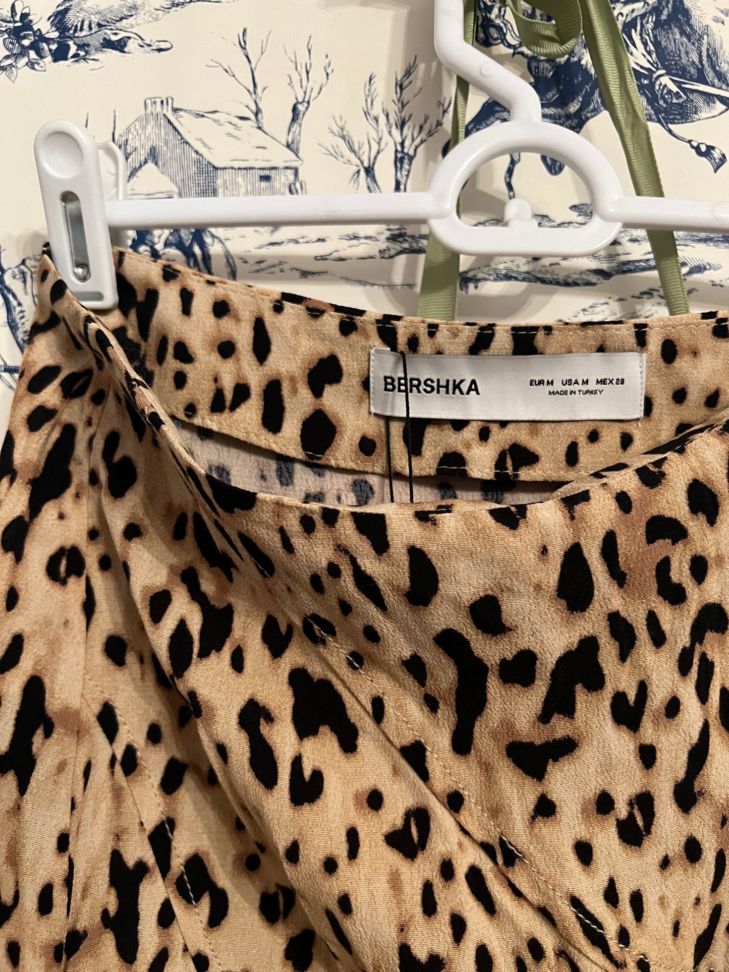 NWT Bershka Cheetah Print Maxi Skirt | Flowy & Flirty | Classic Statement Piece | Size M