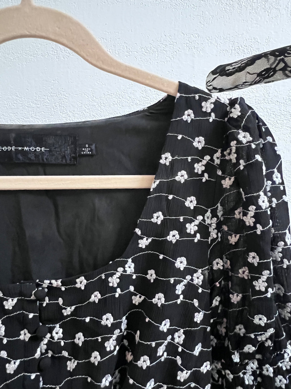 Code Mode Black Ditsy Floral Square-Neck Smocked Blouse (S)